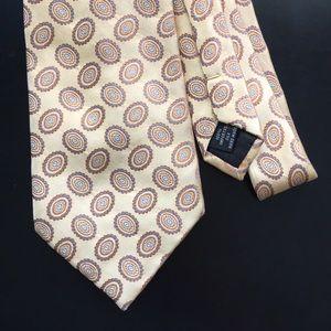 Ziggurat patterned necktie